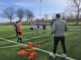 Training S.K.N.W.K. JO15-1 van zaterdag 2 maart 2024 (2/81)